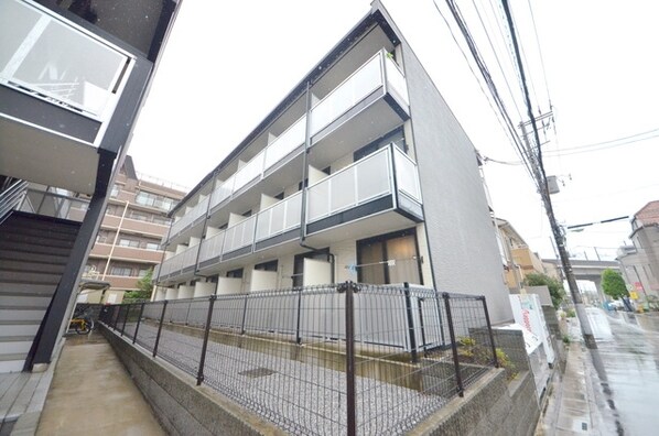 レオパレスプレミール中浦和IIの物件外観写真